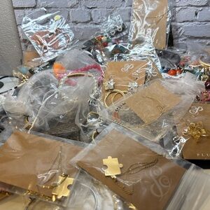 Bundle lot of 41pcs mixed jewlery